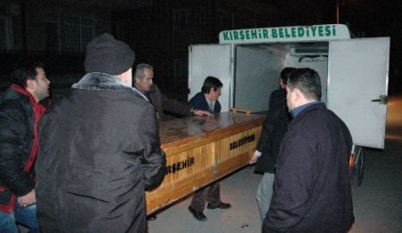 Bunalıma Giren Yatalak Hasta Ustura İle Bileklerini Kesti