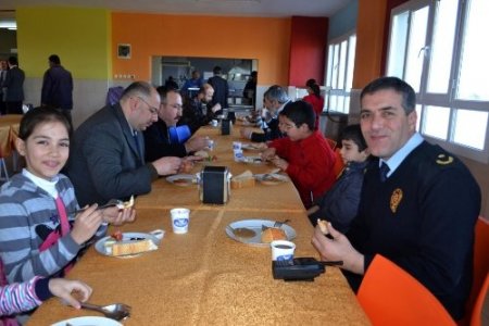 Burç Ceyhan Koleji'nde 'Babamla Kahvaltı' projesi