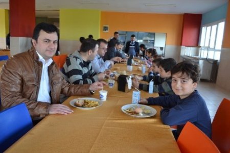 Burç Ceyhan Koleji'nde 'Babamla Kahvaltı' projesi