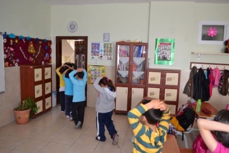 Burç Ceyhan Koleji'nde deprem tatbikatı