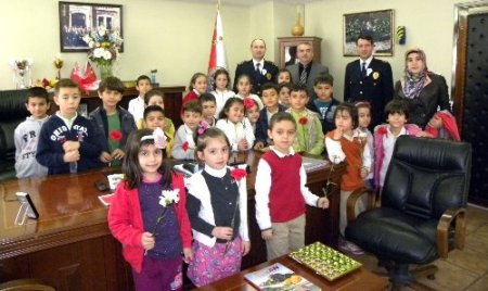 Burç öğrencileri polisleri unutmadı