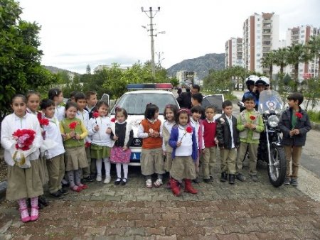 Burç öğrencileri polisleri unutmadı