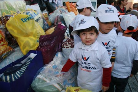 Burç öğrencilerinden Suriyeli sığınmacılara TIR dolusu yardım