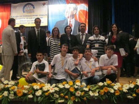 Burç Okulları, TÜBİTAK yarışmasında 2 Türkiye birinciliği kazandı