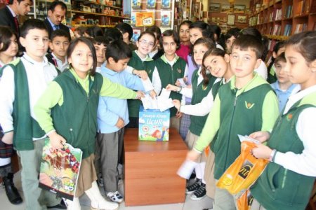 Burç Okulları'ndan Yuvaya Kitap Uçur Kampanyasına Destek