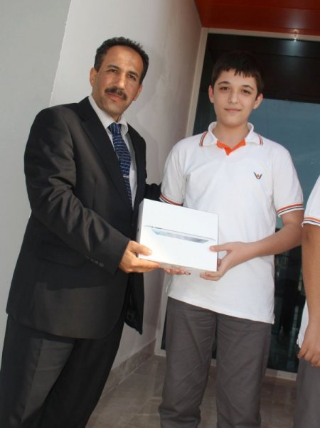 Burç'tan başarılı öğrencilere aypet bilgisayar