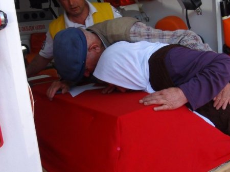 Burdur, şehit polis memurunu uğurladı