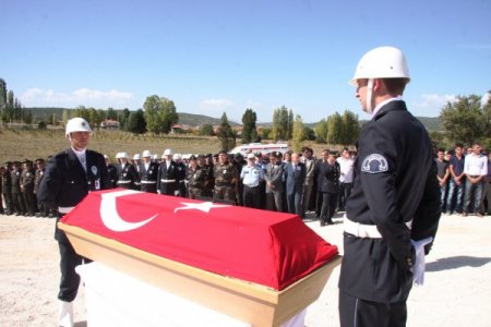 Burdur, şehit polis memurunu uğurladı