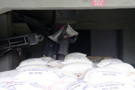 Burdur Müftülüğü'nden Suriyeli mülteciler için bir TIR un