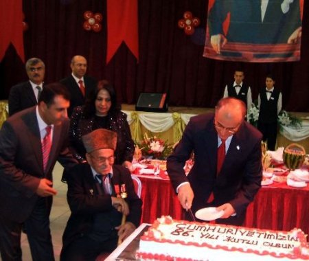 Burdur Valisi Özçimen Cumhuriyet Resepsiyonu Verdi
