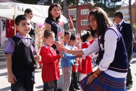 Burdur Valisi Yılmaz: Öğretmenlerin emrindeyiz