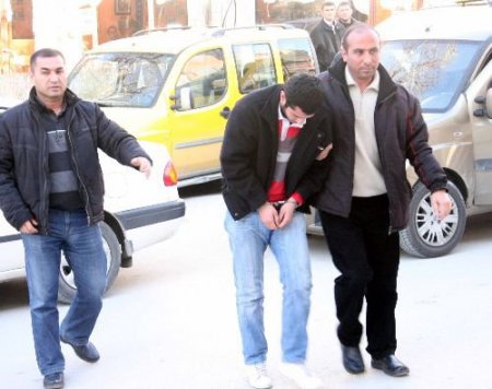 Burdur'da 67 Gram Esrar Ve 6 Adet Uyuşturucu Hap Ele Geçirildi