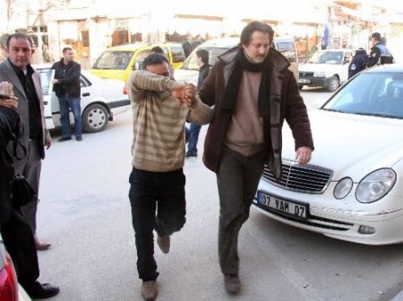 Burdur'da 67 Gram Esrar Ve 6 Adet Uyuşturucu Hap Ele Geçirildi