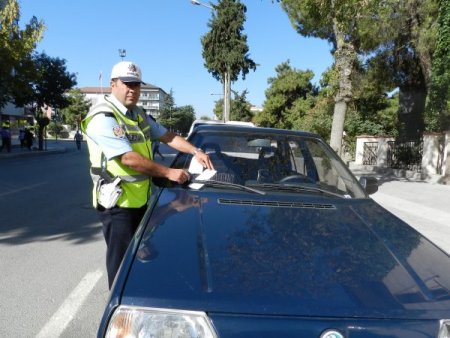 Burdur’da tek yönlü caddelerde sola park yasaklandı