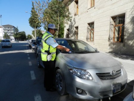 Burdur’da tek yönlü caddelerde sola park yasaklandı