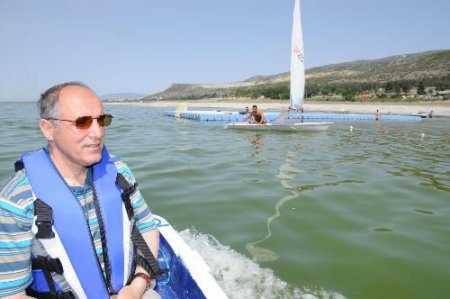 Burdurlular Baharın Gelişini Göl Kenarında Kutladı