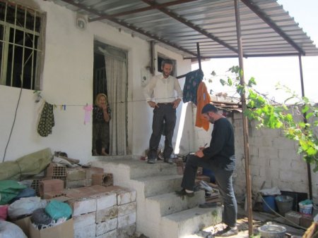 Burhan-der'den 800 Dağ Köylüsüne Gıda, 500'üne Elbise Yardımı