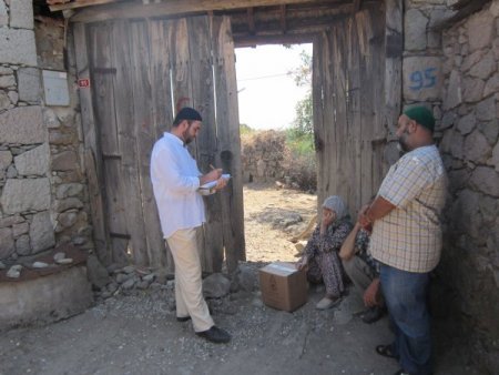 Burhan-der'den 800 Dağ Köylüsüne Gıda, 500'üne Elbise Yardımı