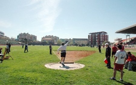 Burhan Felek’te 'Yıldızlar-Gençler Olimpik Sporcu Yarışmaları' yapıldı