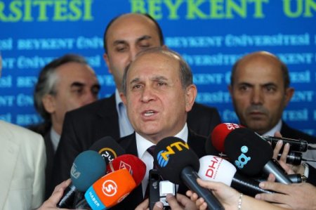 Burhan Kuzu: Yeni Anayasayı 4 Yıla Sarkıtmamak Lazım