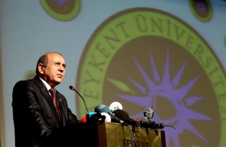 Burhan Kuzu: Yeni Anayasayı 4 Yıla Sarkıtmamak Lazım