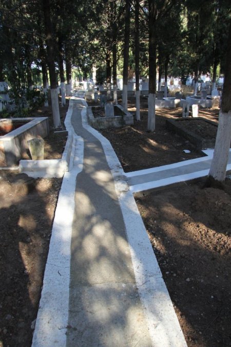 Burhaniye Belediyesi Börülce köyünün mezarlığını yeniledi