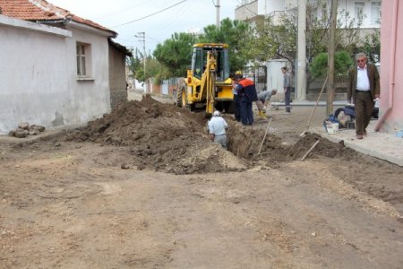 Burhaniye’de altyapı çalışmaları devam ediyor