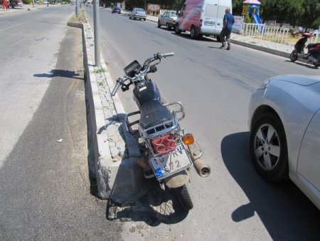 Burhaniye’de Motor Kazası: 2 Yaralı