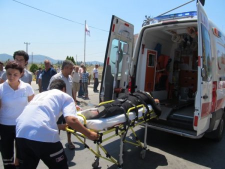 Burhaniye’de Motor Kazası: 2 Yaralı