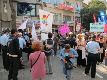 Burhaniye'de 'Zamlara ve Savaşa Hayır Mitingi' düzenlendi