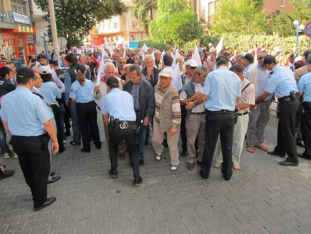 Burhaniye'de 'Zamlara ve Savaşa Hayır Mitingi' düzenlendi