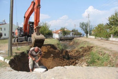 Burhaniye'deki Hocazade Deresi ıslah ediliyor