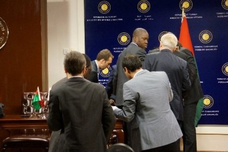 Burkina Faso'lu bakan, basın toplantısı sırasında baygınlık geçirdi (2)