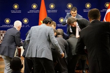 Burkina Faso'lu bakan, basın toplantısı sırasında baygınlık geçirdi (2)