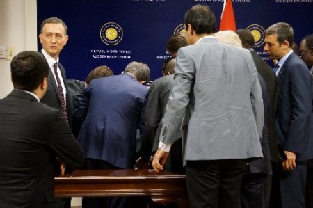 Burkina Faso'lu bakan, basın toplantısı sırasında baygınlık geçirdi (2)