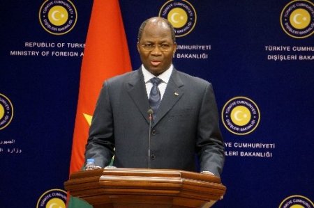 Burkina Faso'lu bakan, basın toplantısı sırasında baygınlık geçirdi (2)