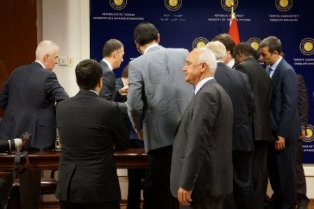 Burkina Faso'lu bakan, basın toplantısı sırasında baygınlık geçirdi (2)