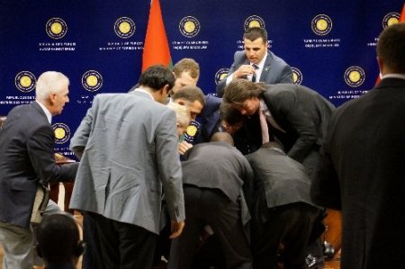 Burkina Faso'lu bakan, basın toplantısı sırasında baygınlık geçirdi (2)