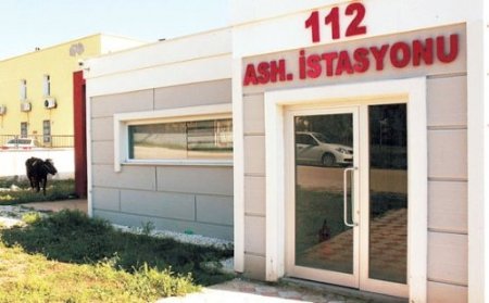 Bürokrasiye takılan 112 istasyonunun bahçesine arı kovanları konuldu