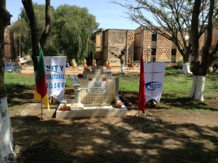 Bürokratlar Kamerun'da su kuyusu açtı