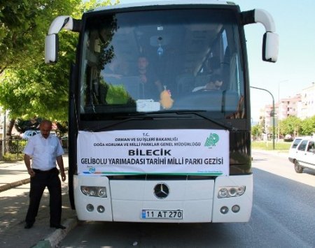 Bursa, Yalova ve Bilecik'ten 3 otobüs dolusu öğrenci Çanakkale'ye gitti