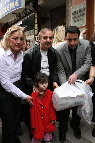Bursa Bir Umut Derneği 250 Çocuğa Ayakkabı Ve Giysi Yardımı Yaptı