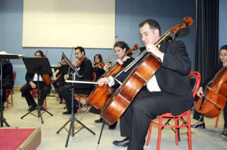 Bursa Bölge Devlet Senfoni Orkestrası Balıkesir'de Konser Verdi