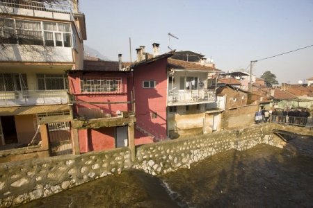 Bursa Büyükşehir Belediyesi, Dere Yatağındaki Evlerin Yıkımına Başladı