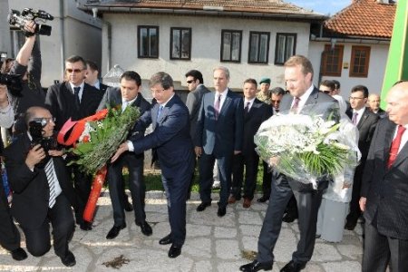 Bursa Büyükşehir Belediyesi Bosna'daki şehitliğe kiosk yaptırdı