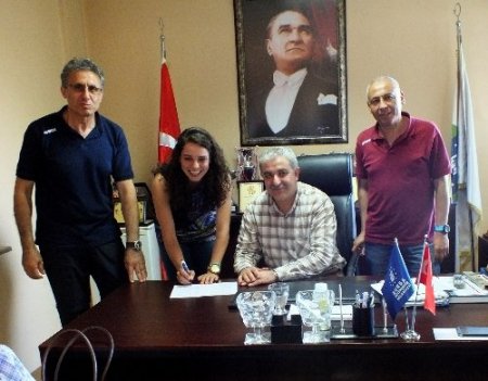 Bursa Büyükşehir Belediyespor Voleybol'da transfere doymuyor