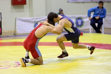 Bursa Büyükşehir Belediyesporlu güreşçiler şampiyon oldu