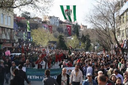 Bursa Caddelerinde Fetih Coşkusu