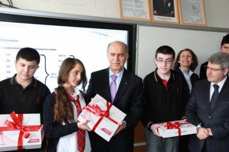 Bursa Erkek Lisesi’nde tablet bilgisayar heyecanı