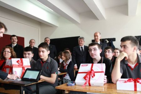Bursa Erkek Lisesi’nde tablet bilgisayar heyecanı